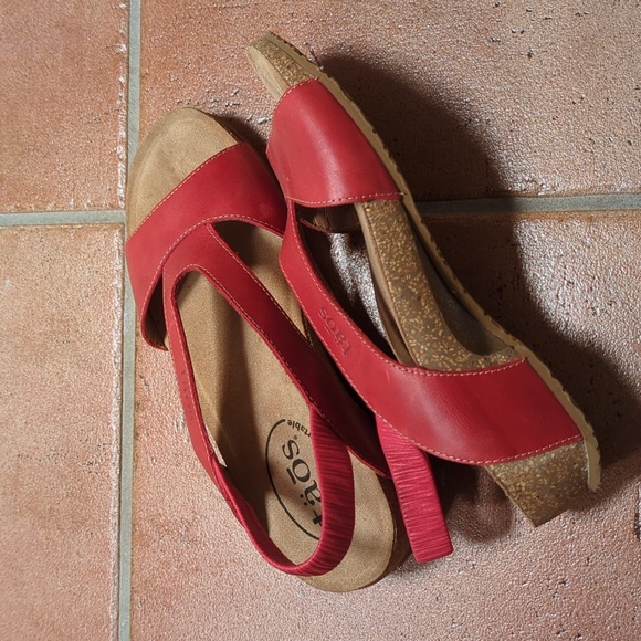 Taos Footwear Women's Bold Red Sandals - Picture 3 of 7